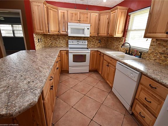 3rd image of 314 Star Fruit Ave