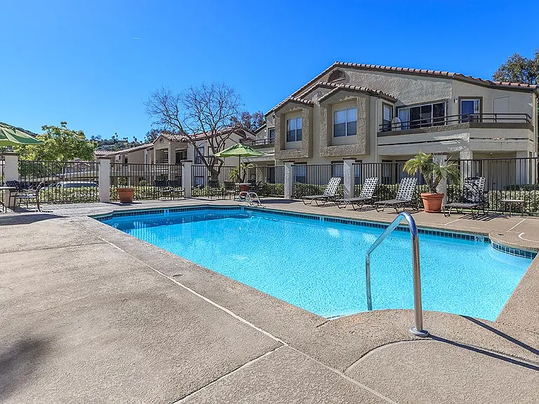 240 Avenida Vis — Photo 36