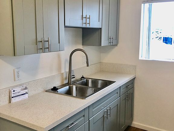 5th image of 429 Palm Ave #23067a700