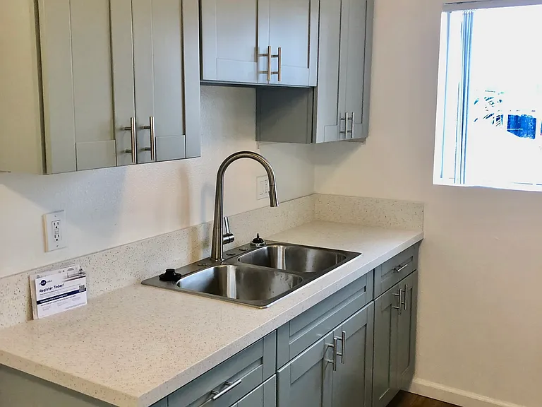 429 Palm Avenue — Photo 5
