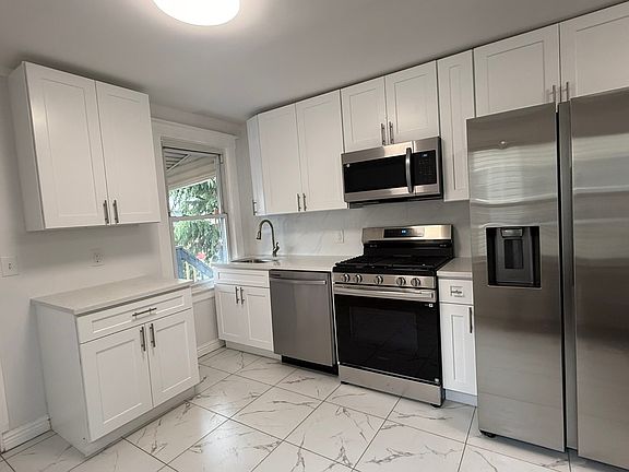 2nd image of 197 Heberton Ave Floor 2