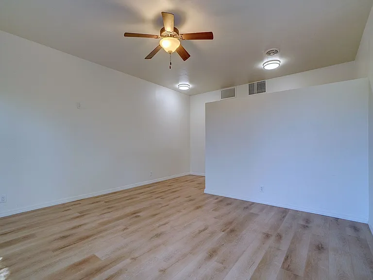 Riverside Suites — Photo 22