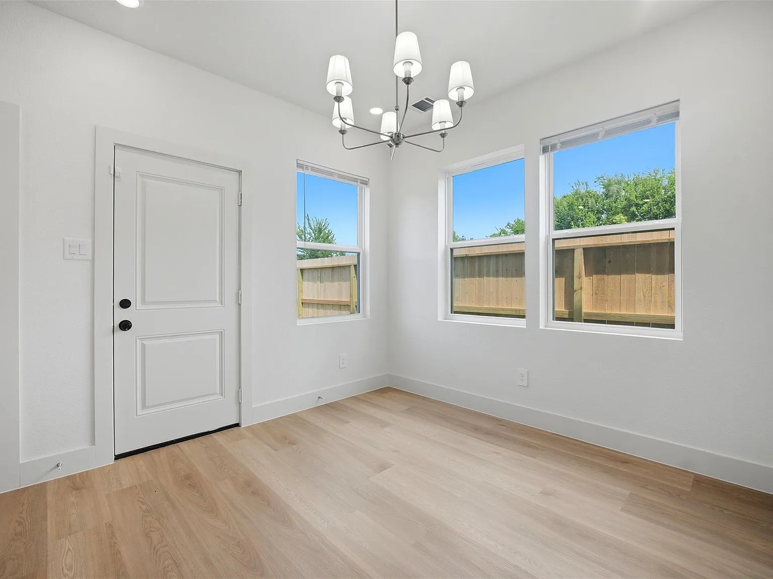 3 bed, 2.5 bath, $1,999 — Photo 3