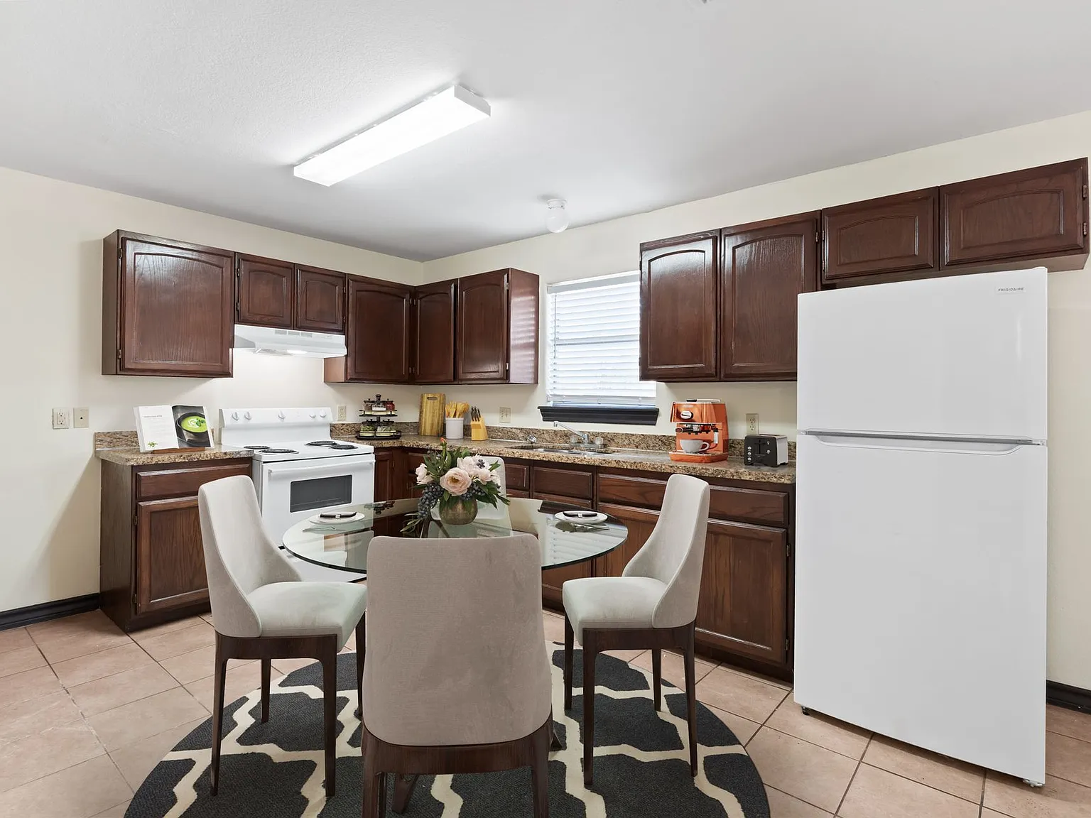 Masterson Condominiums — Photo 4