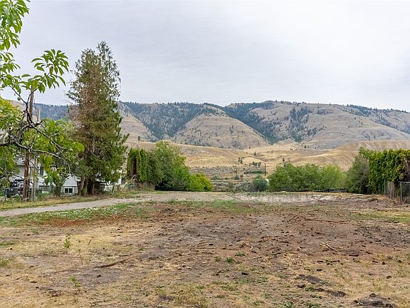 4th image of 2696 Thompson Dr