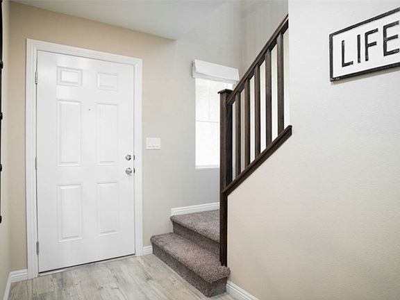 3rd image of 902 Bronzite St
