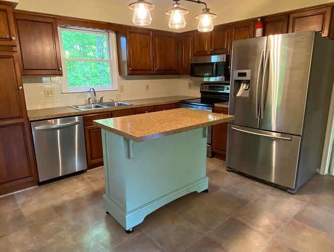 2nd image of 2208 Cambridge Pl