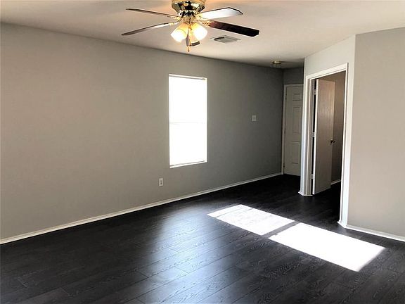 3rd image of 18303 Barkers Crest Dr