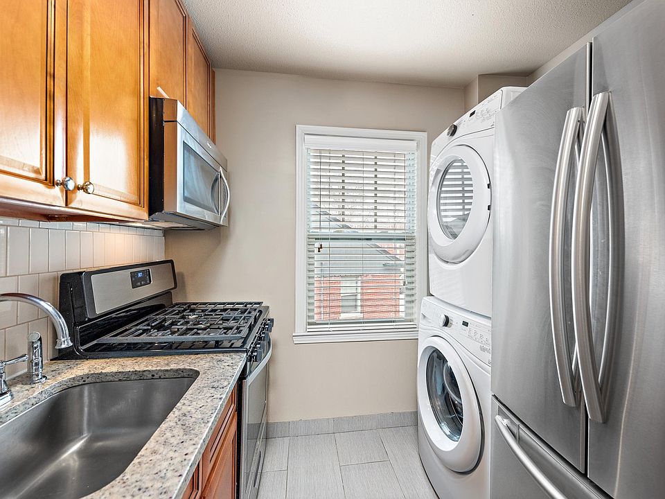 1st image of 4412 Roanoke Pkwy #2