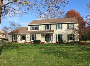 2535 River Rock Dr, Macungie, PA 18062