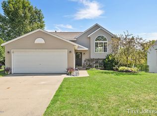 160 Rollingwood Dr NE, Rockford, MI