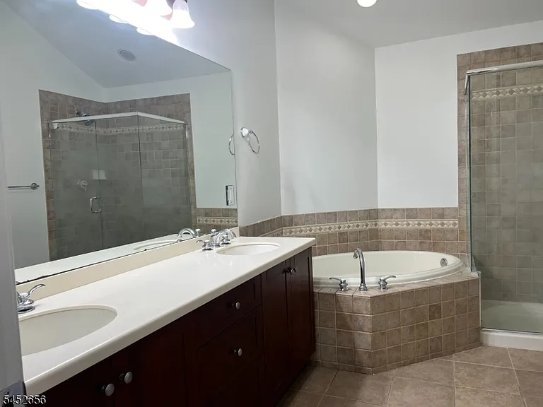 311 Kensington Ln — Photo 20