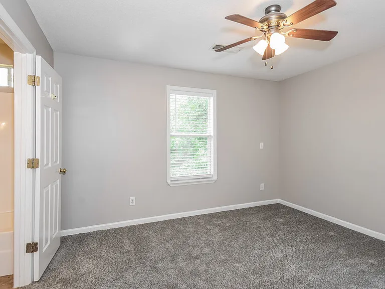 2740 Lakeside Trl — Photo 9
