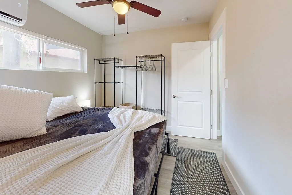 2 bed, 1000 sqft, $2,000 — Photo 4