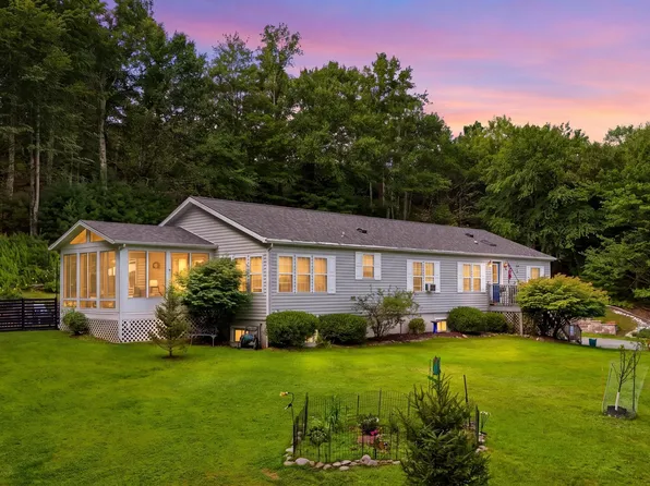 50 Woodland Dr, Beach Lake, PA 18405