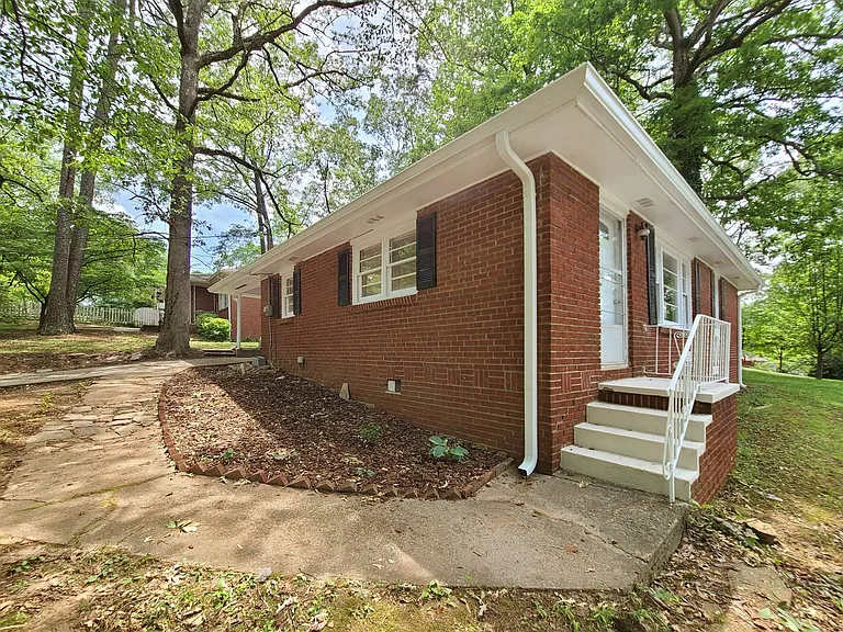 3225 Forrest Hills Dr — Photo 5