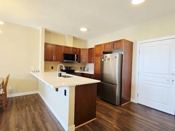 76 E Panatella Rd NW #301, Calgary, AB T3K 0V4