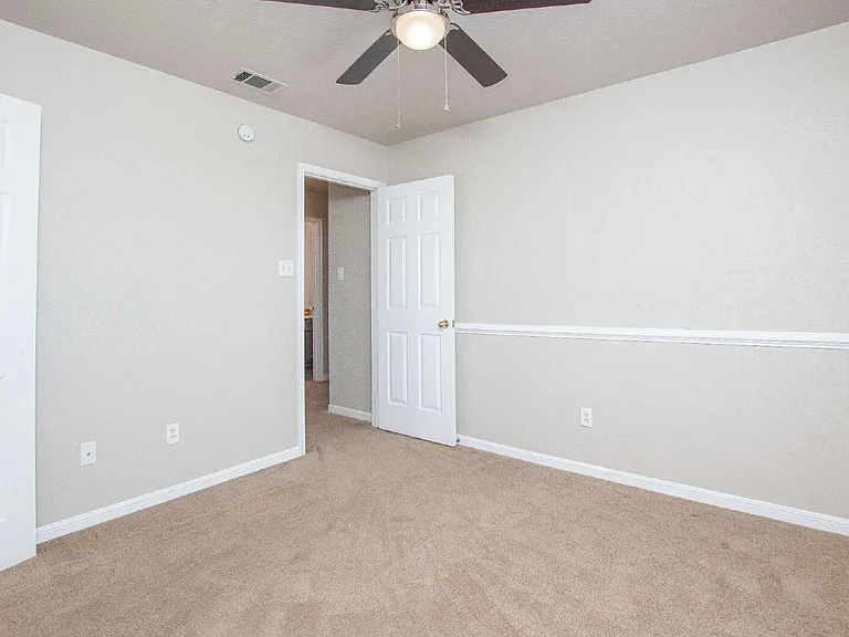 402 Deloris Dr — Photo 18