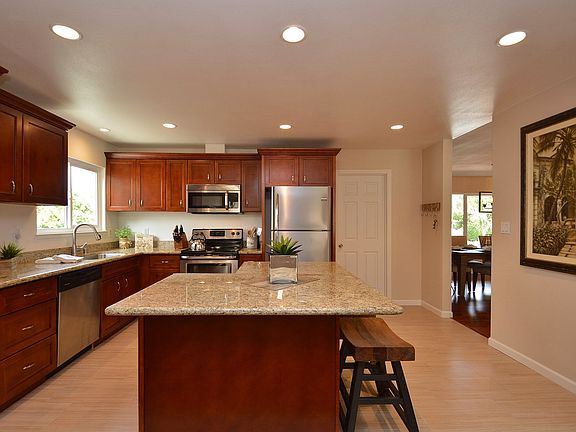 4th image of 114 Hyde Pl