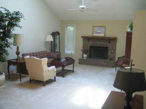 Dining Area with Wet Bar
