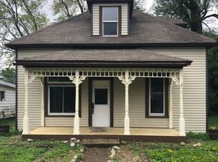 105 W Sherman St, Saint Joseph, IL
