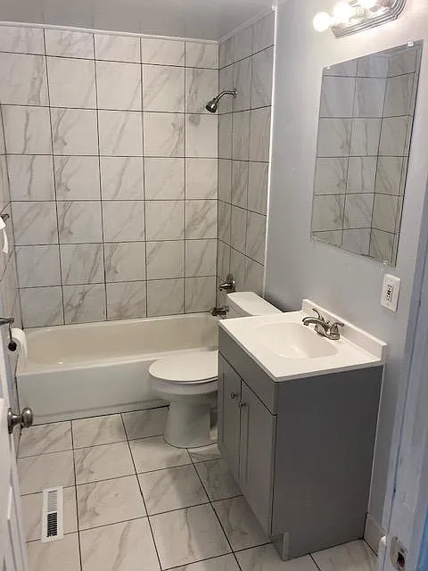 2 bed, 726 sqft, $1,390 — Photo 1