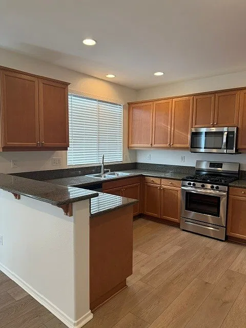 3 bed, 2.5 bath, 1657 sqft, $3,750 — Photo 4