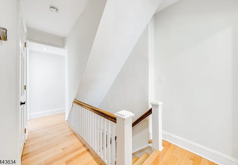 28 N Hillside Ave — Photo 11