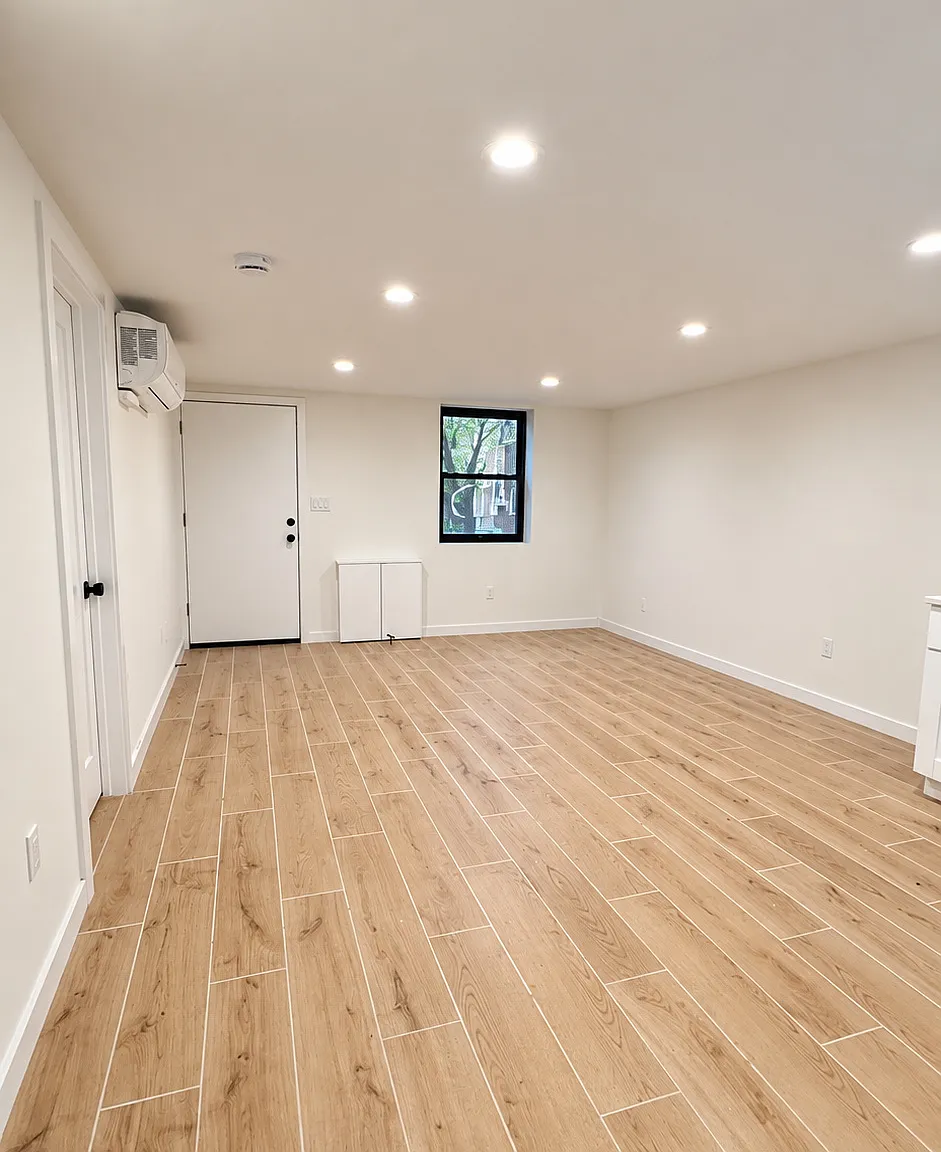 18-29 25th Road — Photo 3
