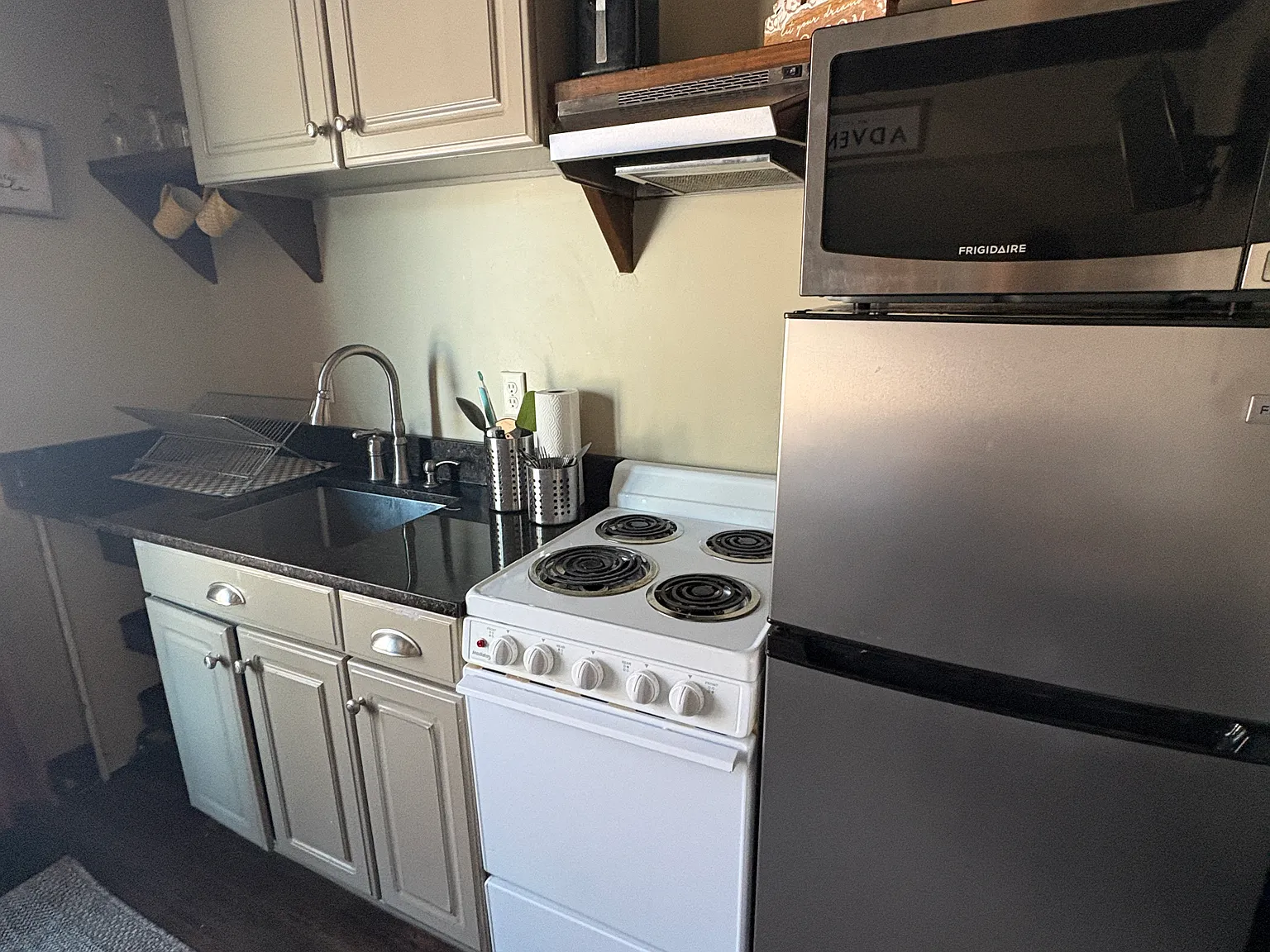 1 bed, 500 sqft, $1,300 — Photo 2