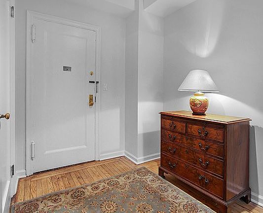 5th image of 333 W 56th St APT 5F
