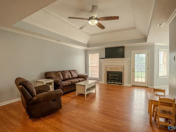1404 Lake Pointe Dr SW, Decatur, AL 35603