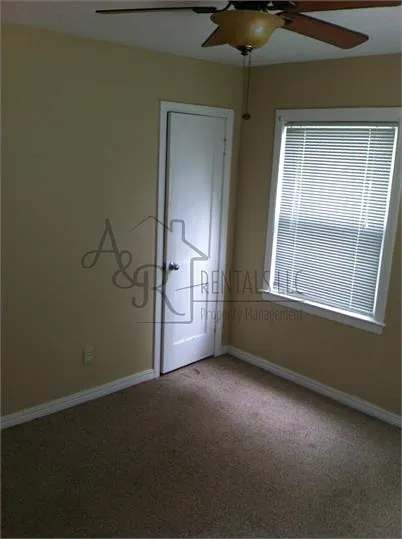 305 E Hudson St — Photo 4
