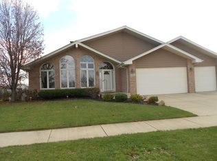 8433 Hollybrook Ln, Tinley Park, IL 60487