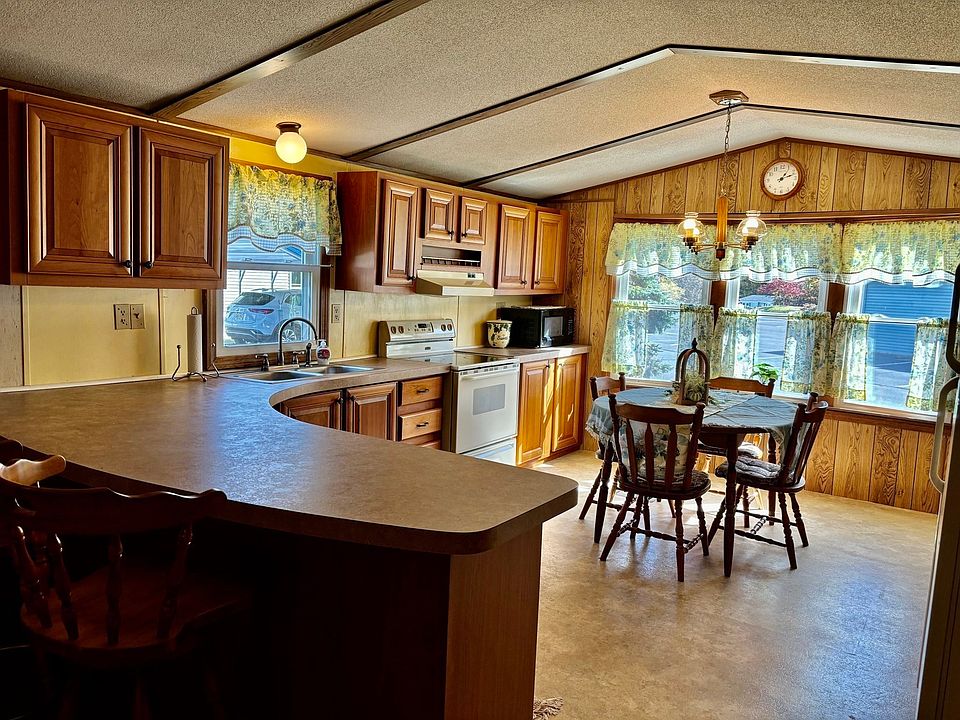 1st image of 208 Park Cir