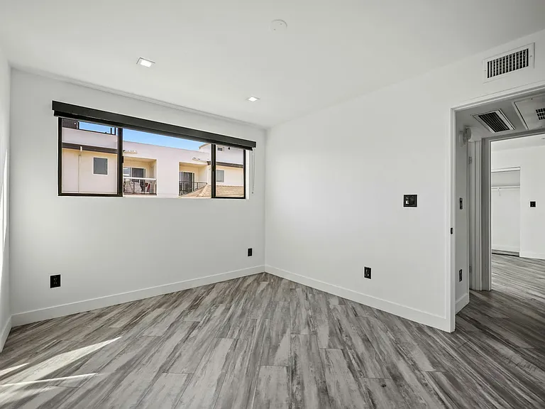 955 N Oxford Ave #5 — Photo 19