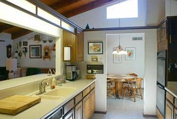 4th image of 5012 Larchmont Dr NE