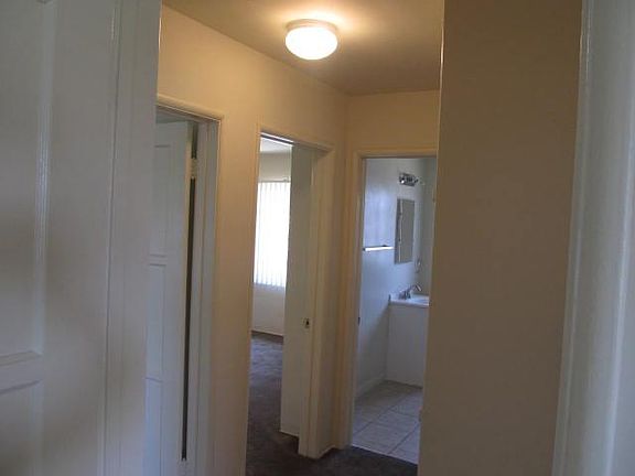 4th image of 2106 1/2 N Lincoln St