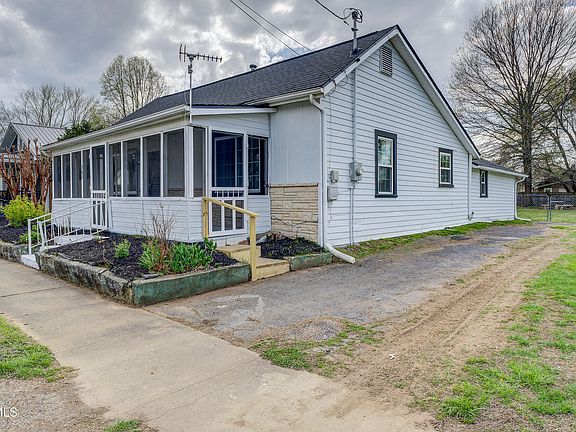 2nd image of 701 N Roan St