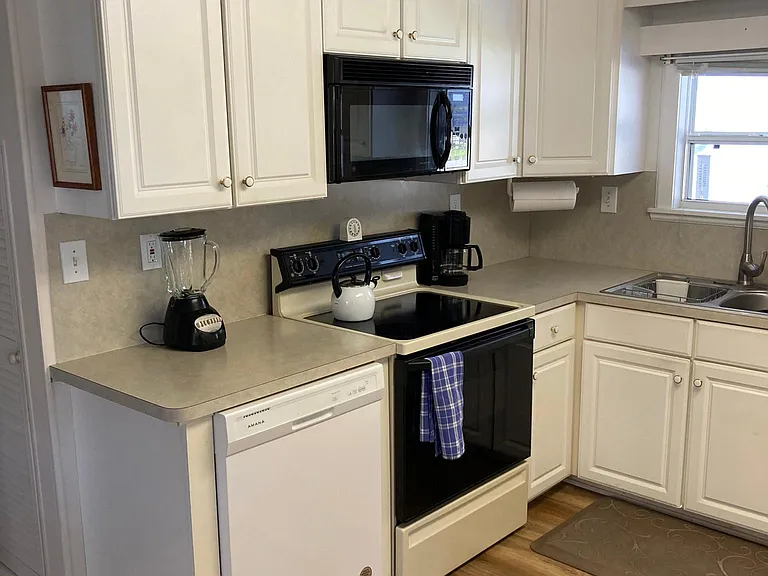 Kitchen with lots of storage