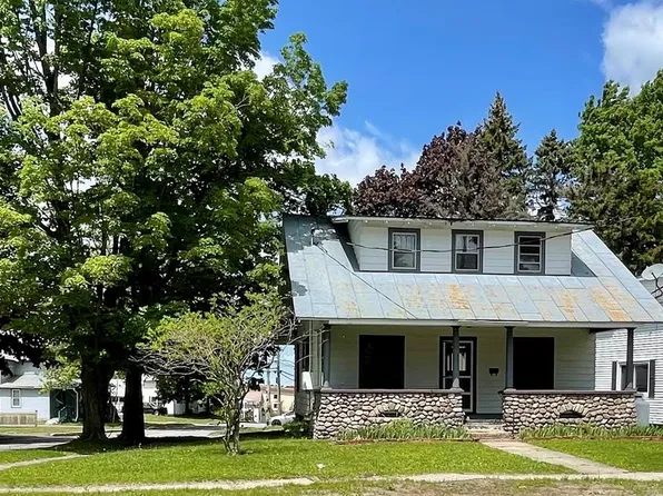 37 Franklin St, Malone, NY 12953