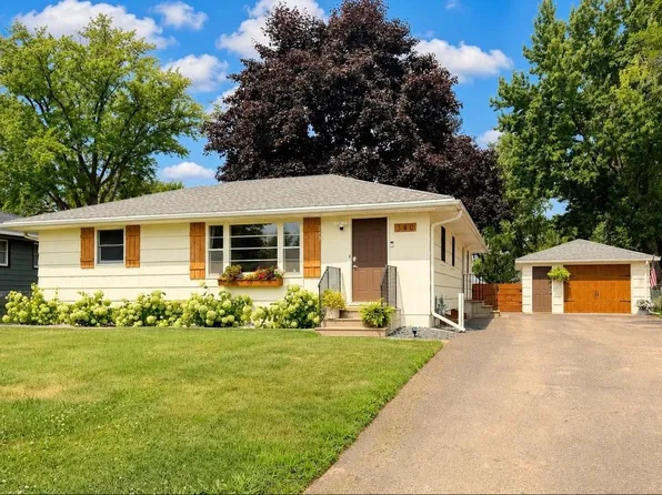 340 Greenway Ave N, Oakdale, MN 55128