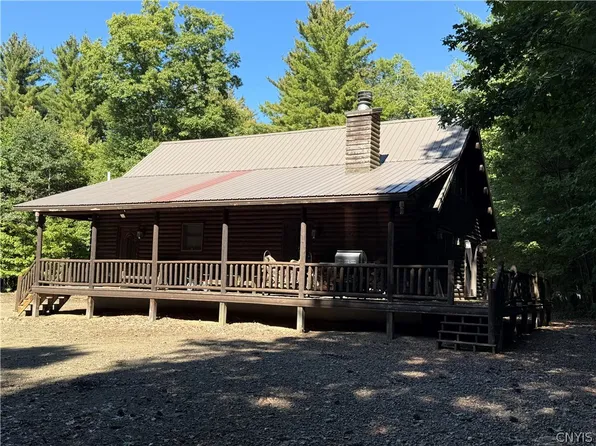55 Riverside Pointe Dr, Pulaski, NY 13142