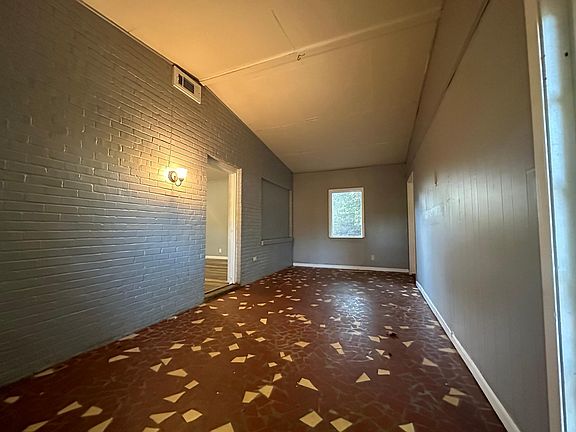 4th image of 136 Mimosa Dr