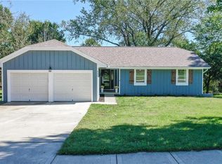 111 Lakeland Dr, Smithville, MO 64089