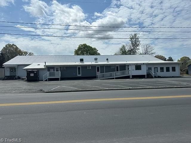 1st image of 58 E Peacock Ave