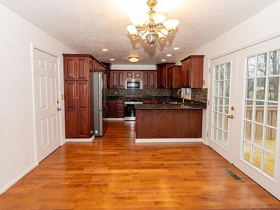 5th image of 53134 Old Farm Rd