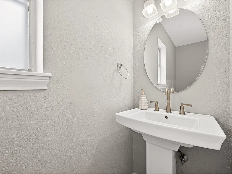 4230 Annawood Cir — Photo 7