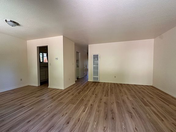 Living room/Dining room area