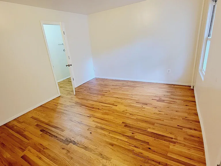 1543 Morris Ave #1 — Photo 4